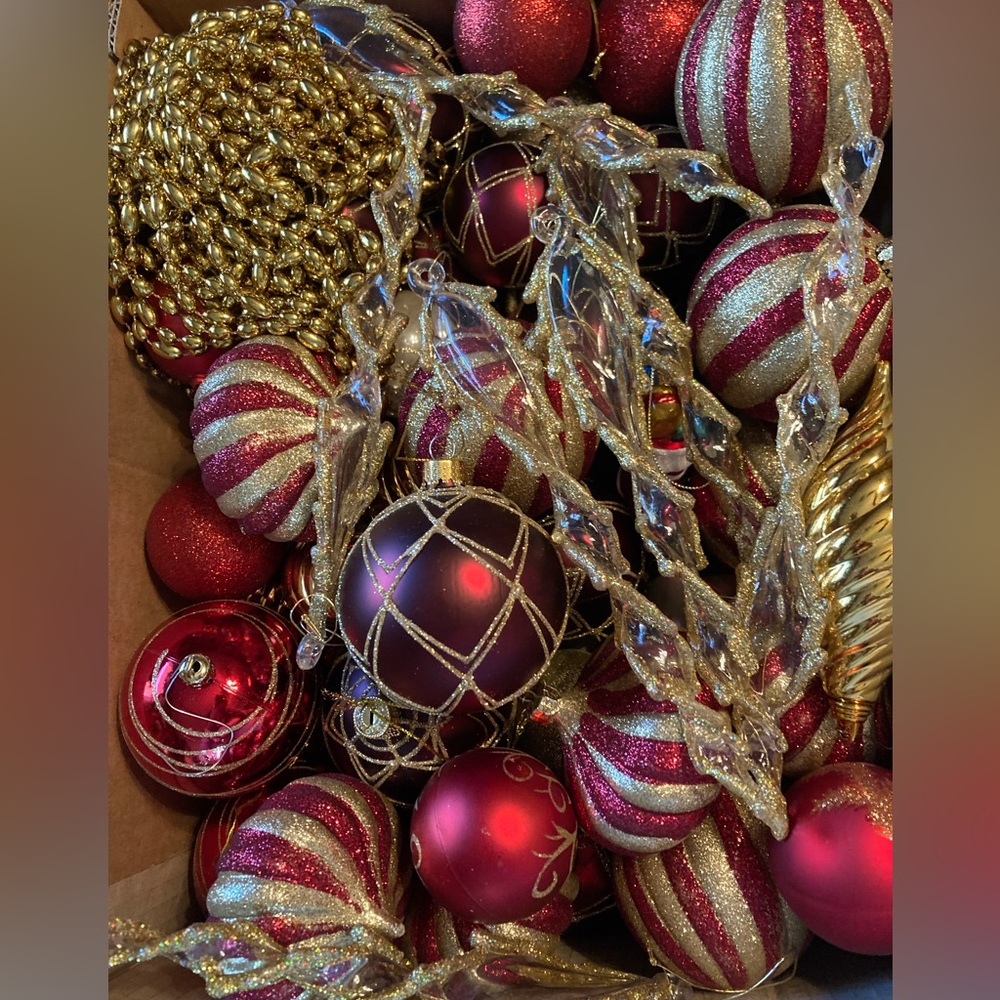 Beautiful Christmas Decorations Enough for a big Christmas Tree